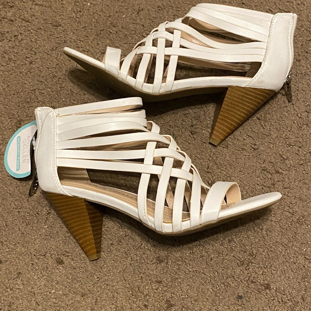 New NWT Andrew Geller‎ Amonna White Strappy Heels Open Toe Size 8